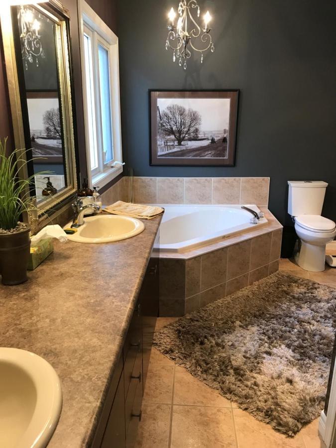 Cozy Luxury On The Thames In Ontario! Apartman London Kültér fotó